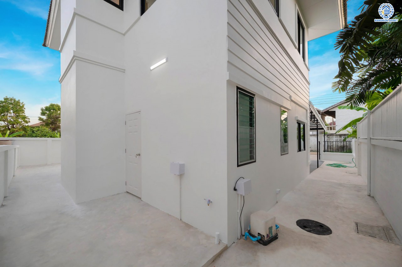 บ้านมือสองตกแต่งใหม่ โครงการ ลลิลอินเดอะพาร์ค บางใหญ่ บ้านเดี่ยว เนื้อที่ 54.60 ตร.ว. ฟังก์ชัน 3 ห้องนอน 2 ห้องน้ำ 1 ห้องอเนกประสงค์ 1 ที่จอดรถ บนทำเลเดินทางสะดวก ใกล้เซ็นทรัลเวสต์เกต ทางด่วน "กาญจนาภิเษก และรถไฟฟ้าสายสีม่วง "สถานีตลาดบางใหญ่"...